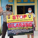 <em>Bhabinkamtibmas Himbau Warga Tak Membuka Lahan Dengan Cara Membakar,Sebagai Upaya Pencegahan KARHUTLA</em>