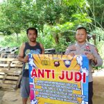 Sosialisasi stop judi, bhabinkamtibmas polsek jagoi babang sambang didesa binaan