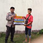 <em>Salah Satu Upaya Mencegah Kebakaran Hutan Dan Lahan, Bhabinkamtibmas melaksanakan himbauan Karhutla</em>