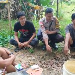 <em>Sambangi Warga Bhabinkamtibmas Ajak Masyarakat Peduli Keamanan Lingkungan</em>