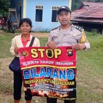 <em>Bhabinkamtibmas Himbau Masyarakat Untuk Tidak Membuka Lahan Dengan Membakar</em>