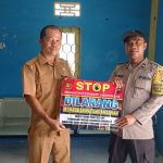 <em>Door to Door Bhabinkamtibmas Sampaikan Himbauan Untuk Tidak Membuka Lahan Dengan Membakar Kepada Warganya</em>