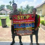 Bhabinkamtibmas Kelurahan Bumi Emas Terus Mensosialisasikan kepada warga untuk tidak Membakar Hutan dan lahan